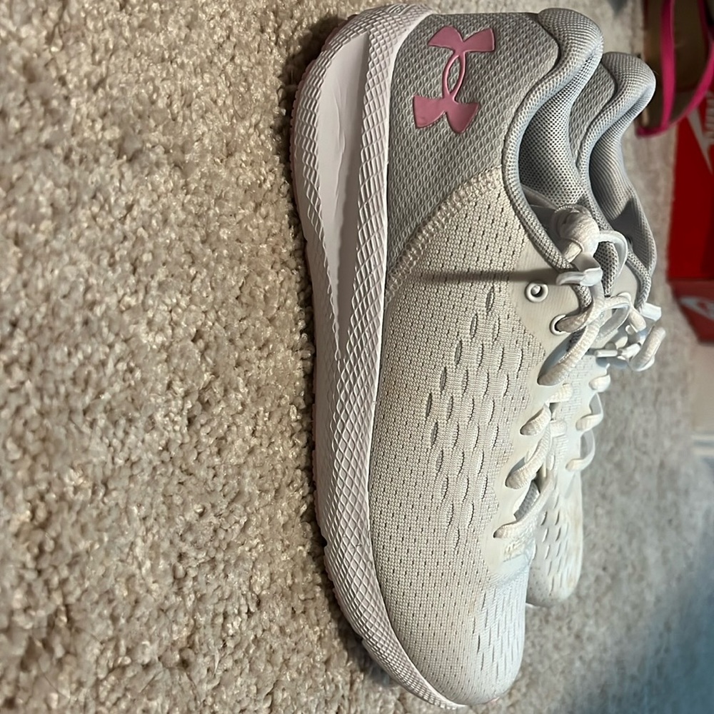 Under Armour Sneakers